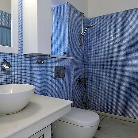 Sleeps 10 Pool Villa *