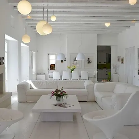 Sleeps 10 Pool Villa *