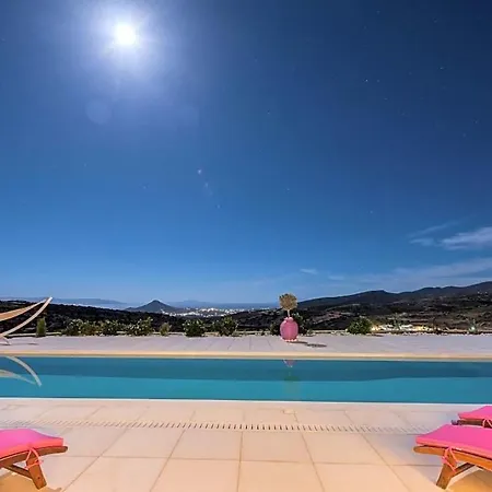 Sleeps 10 Pool Villa