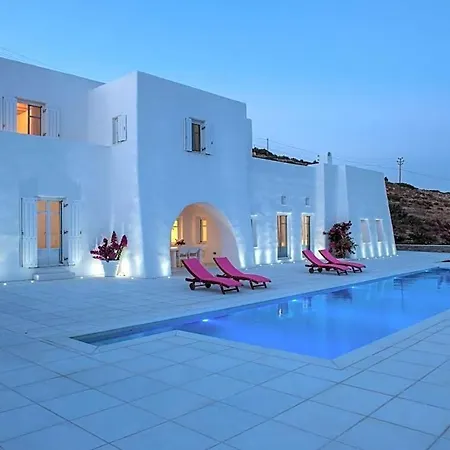 Sleeps 10 Pool Villa