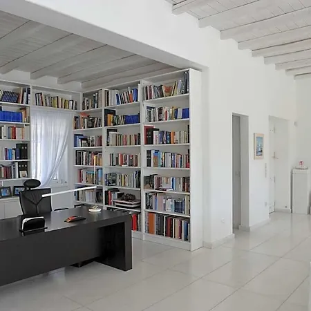 Sleeps 10 Pool Villa Kostos