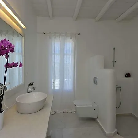 Sleeps 10 Pool Villa